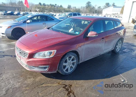 2015 Volvo V60 T5 z USA, uszkodzony, nr VIN YV1612SA6F1187976